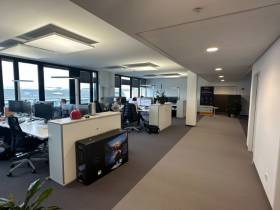 Exklusive Arbeitsplätze direkt am Bahnhof / Motorwelt