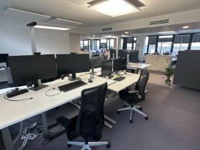 Exklusive Arbeitsplätze direkt am Bahnhof / Motorwelt