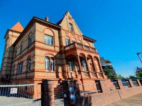 Moderne Arbeitsplätze in einer Villa- Coworking mit Domblick