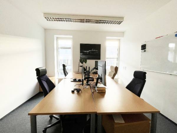 Zentrale Bürogemeinschaft mit hellen Räumen in — Bild 3
