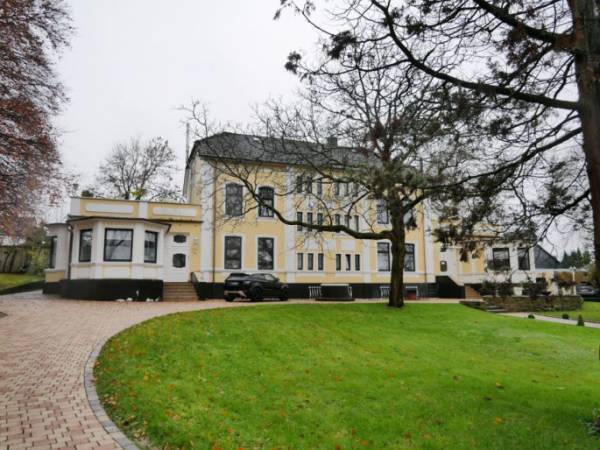 Helle & repräsentative Büroräume in Fabrikanten-Villa Witten-Stockum — Bild 1