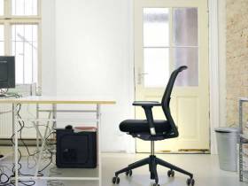Separate room near Ostkreuz  2 desks
