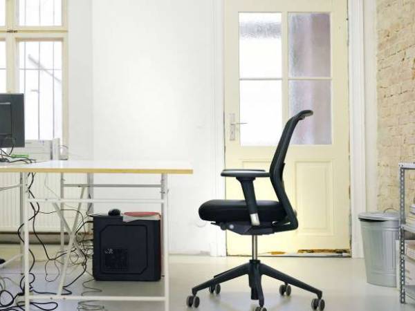Separater Arbeitsbereich in kreativer Bürogemeinschaft in — Bild 1
