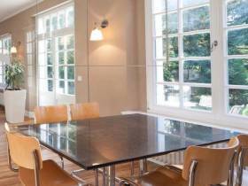 Büroräume in sehr schöner Villa mit Garten