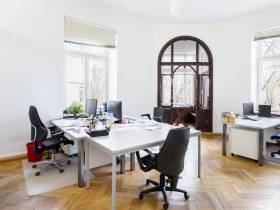 Schönes Altbaubüro in top Lage