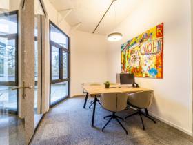 Optimale Arbeitsatmosphäre in kernsaniertem Büroambiente
