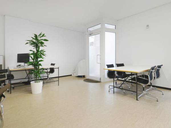 Schreibtischplatz in Berlin (Friedrichshain) – Arbeitsplätze in Berlin Friedrichshain / — Bild 3