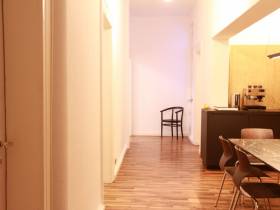 Schöner Raum in hohem Gewerbealtbau