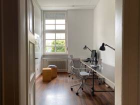 Schöner Raum in hohem Gewerbealtbau
