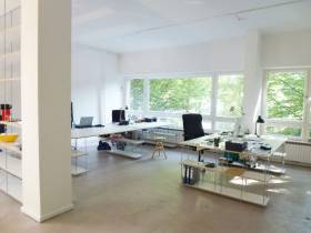 Sehr schöne Büroplätze in sonniger Loftetage nahe Markthalle Moabit
