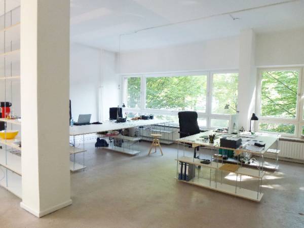 Schreibtischplatz in Berlin (Moabit) – Helle Loft-Bürogemeinschaft für Kreative in Berlin-Moabit — Bild 1
