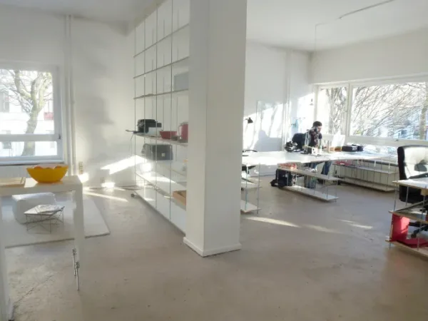 Schreibtischplatz in Berlin (Moabit) – Helle Loft-Bürogemeinschaft für Kreative in Berlin-Moabit — Bild 3