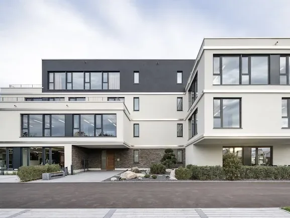 Schreibtischplatz in Oberhaching (Deisenhofen) – Modernes Business Center mit Coworking in Oberhaching-Deisenhofen — Bild 1