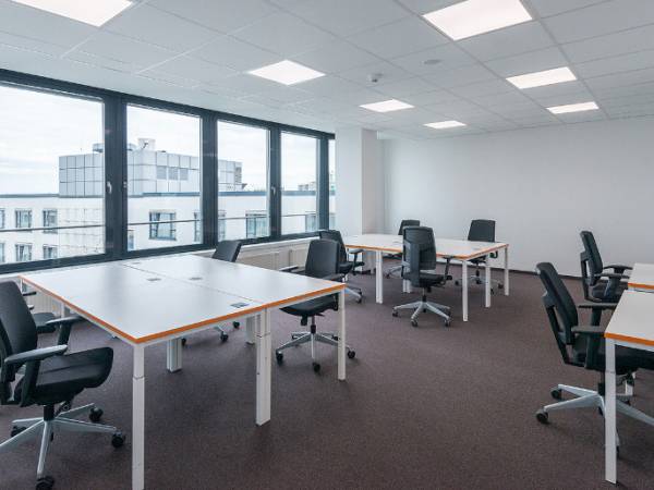 Moderne, lichtdurchflutete Bürofläche in Berlin-Friedrichshain — Bild 6