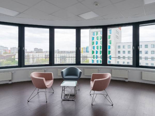 Moderne, lichtdurchflutete Bürofläche in Berlin-Friedrichshain — Bild 3