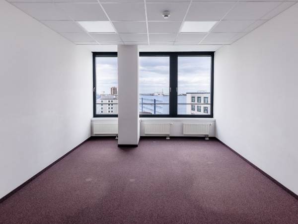 Moderne, lichtdurchflutete Bürofläche in Berlin-Friedrichshain — Bild 7
