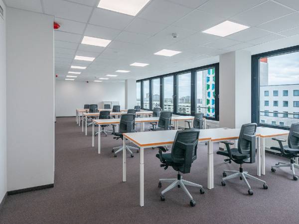 Moderne, lichtdurchflutete Bürofläche in Berlin-Friedrichshain — Bild 1