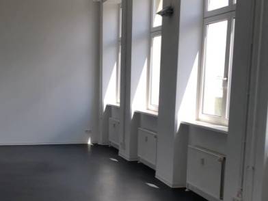 Moderne Bürofläche mit Wasserblick in Berlin Neukölln — Bild 1