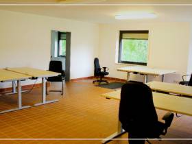Coworking-Space / Schreibtisch in Coworking Gemeinschaft