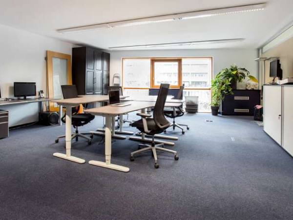 Abschließbares Büro in München (Maxvorstadt) – Offene Bürogemeinschaft mit hellen Räumen in München-Maxvorstadt — Bild 2