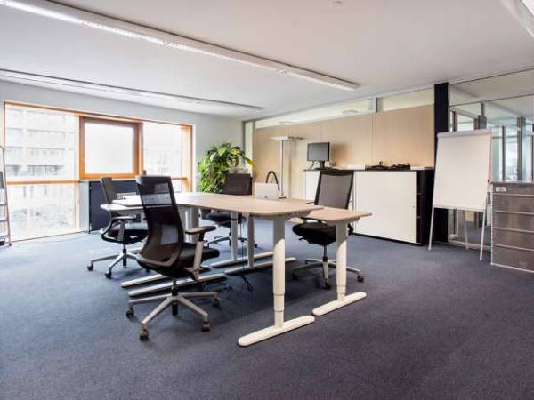 Abschließbares Büro in München (Maxvorstadt) – Offene Bürogemeinschaft mit hellen Räumen in München-Maxvorstadt — Bild 3