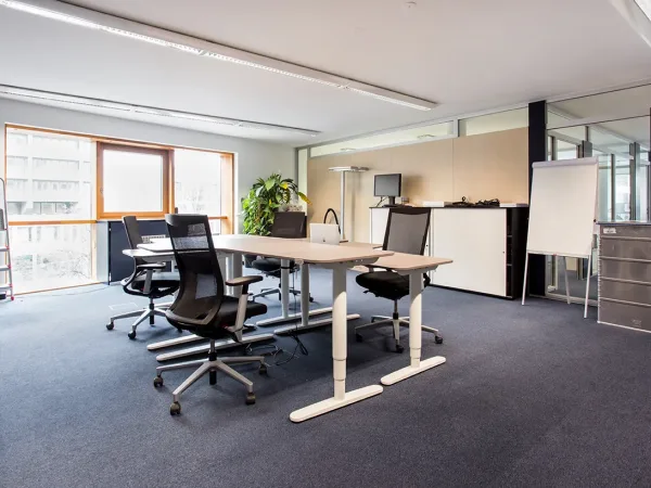 Abschließbares Büro in München (Maxvorstadt) – Offene Bürogemeinschaft mit hellen Räumen in München-Maxvorstadt — Bild 3