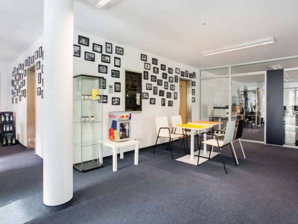 Abschließbares Büro in München (Maxvorstadt) – Offene Bürogemeinschaft mit hellen Räumen in München-Maxvorstadt — Bild 4