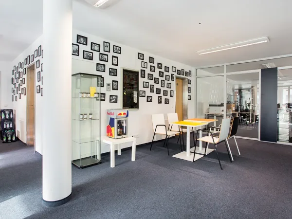 Abschließbares Büro in München (Maxvorstadt) – Offene Bürogemeinschaft mit hellen Räumen in München-Maxvorstadt — Bild 4
