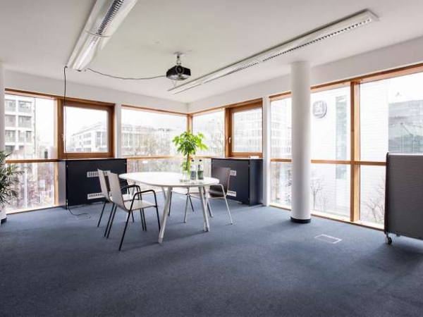 Abschließbares Büro in München (Maxvorstadt) – Offene Bürogemeinschaft mit hellen Räumen in München-Maxvorstadt — Bild 5