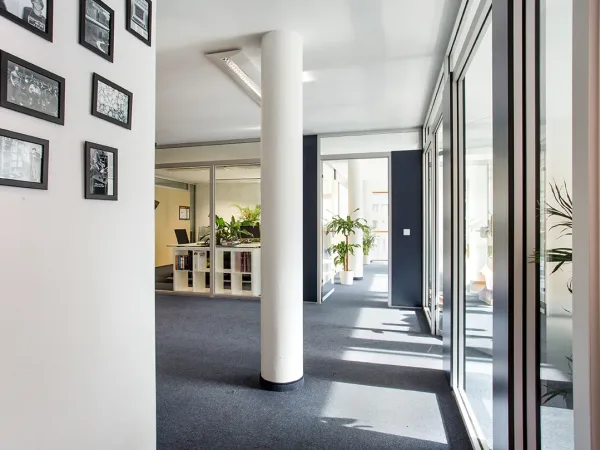 Abschließbares Büro in München (Maxvorstadt) – Offene Bürogemeinschaft mit hellen Räumen in München-Maxvorstadt — Bild 7