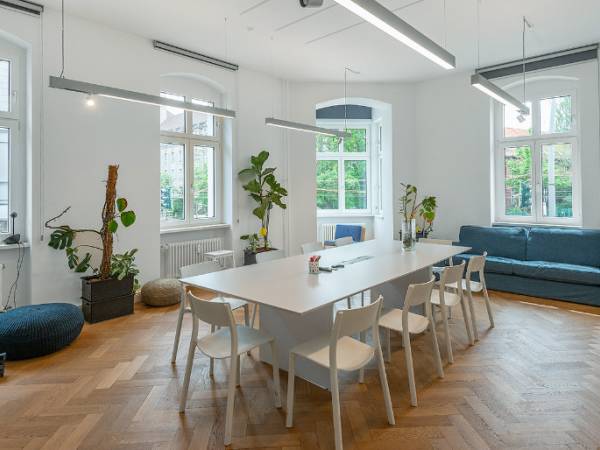 Lichtdurchflutete & nachhaltige Bürogemeinschaft in Berlin-Moabit — Bild 2