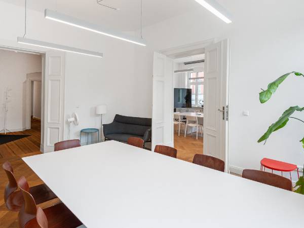 Lichtdurchflutete & nachhaltige Bürogemeinschaft in Berlin-Moabit — Bild 4