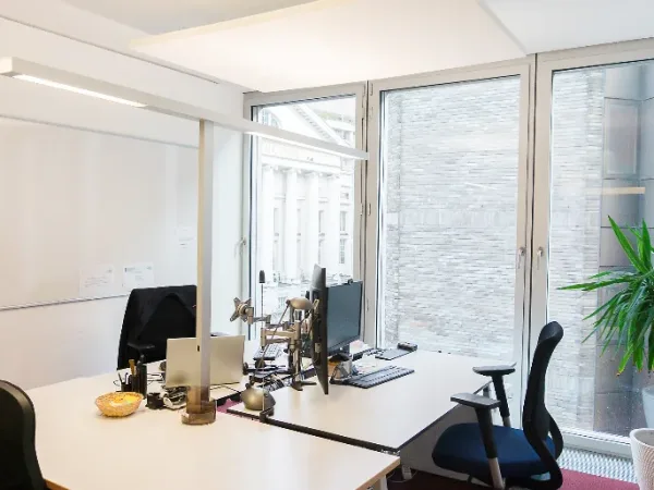 Abschließbares Büro in Hamburg (Altstadt) – Helle Bürogemeinschaft an der Binnenalster in Hamburg-Altstadt — Bild 8