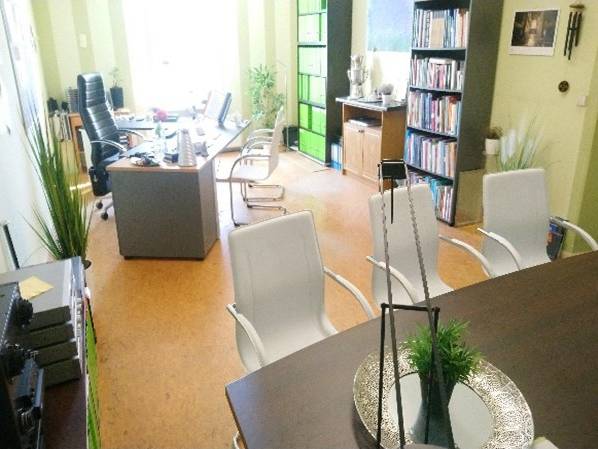 Historische Bürogemeinschaft im Fabrikensemble in Malchin — Bild 3