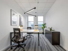 Moderne Offices und Coworking mit Dachterrasse