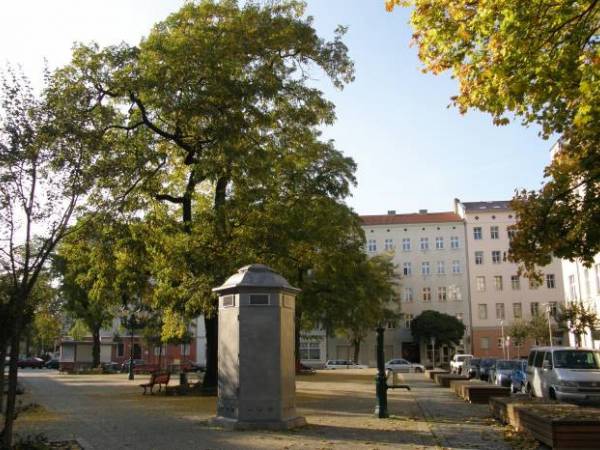 Separater Arbeitsbereich in kreativer Bürogemeinschaft in — Bild 3