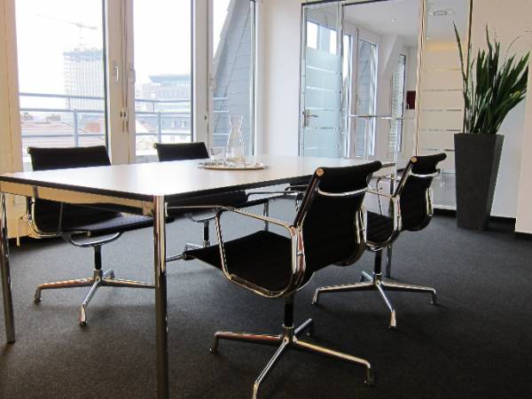 Modernes Büro in exklusiver Bürogemeinschaft in Frankfurt Westend-Nord — Bild 4