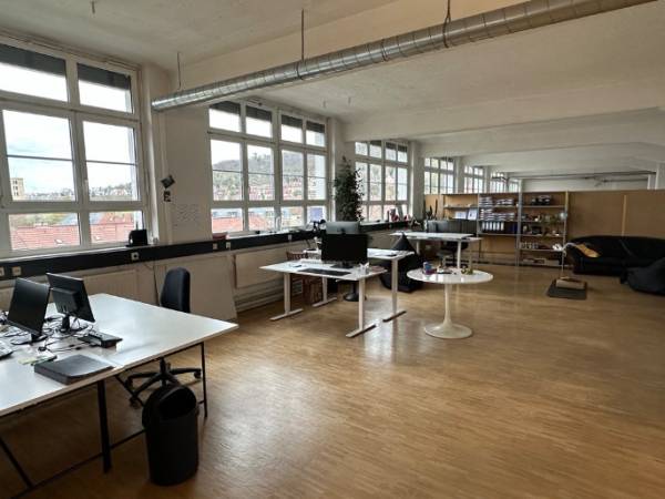 Arbeitsplatz in attraktiver Bürogemeinschaft in Stuttgart-Ost — Bild 1
