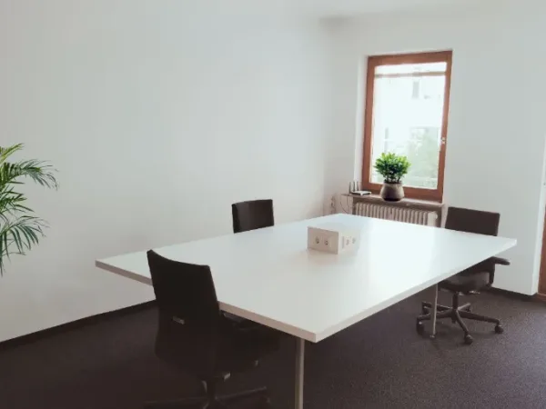 Schreibtischplatz in Nürnberg (Himpfelshof) – Serviceorientiertes Coworking & Bürogemeinschaft in Nürnberg Gostenhof — Bild 7