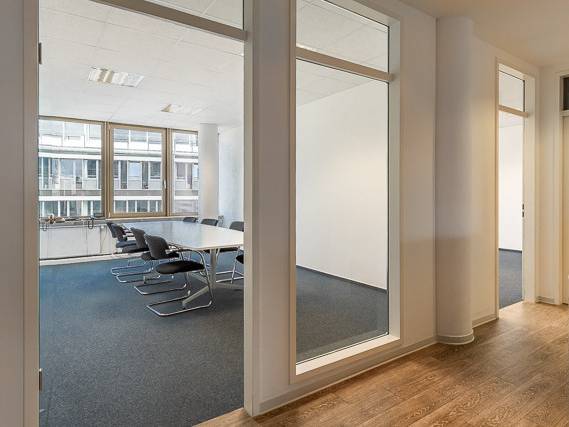 Abschließbares Büro in Hamburg (Altstadt) – Heller Büroraum in Bürogemeinschaft in Hamburg-Altstadt — Bild 7