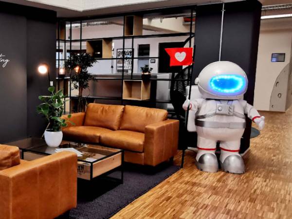 Inspirierenden Coworking-Space am Neumarkt mieten — Bild 1