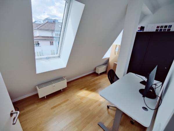 Helle Bürogemeinschaft im Dachgeschoss in München Au-Haidhausen — Bild 8