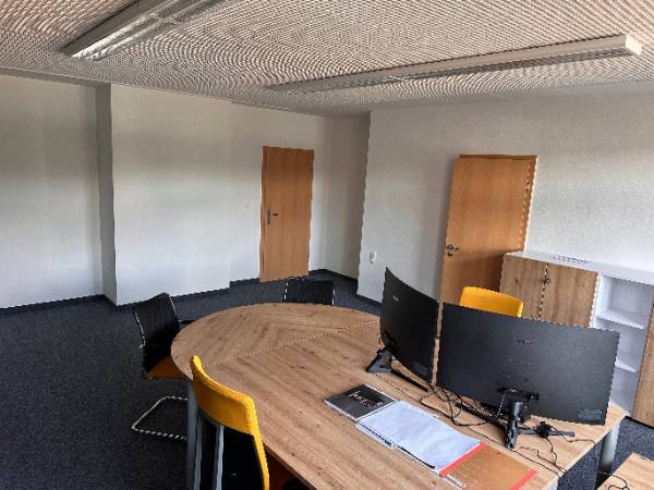 Ruhige Bürogemeinschaft mit guter Anbindung in Schleusingen-Hinternah — Bild 1