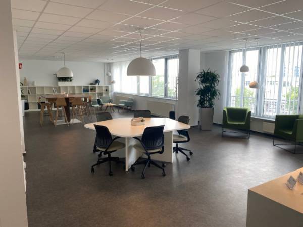 Flexible Büros und Coworking Space in Neuss mit Top-Anbindung — Bild 1
