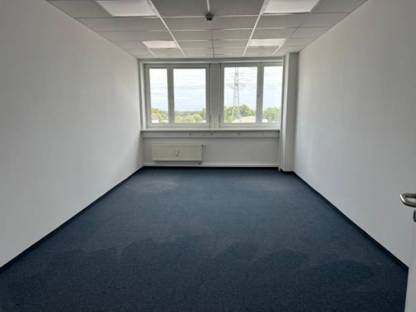 Helle Büroräume in kreativer Bürogemeinschaft in Berlin-Marzahn — Bild 1