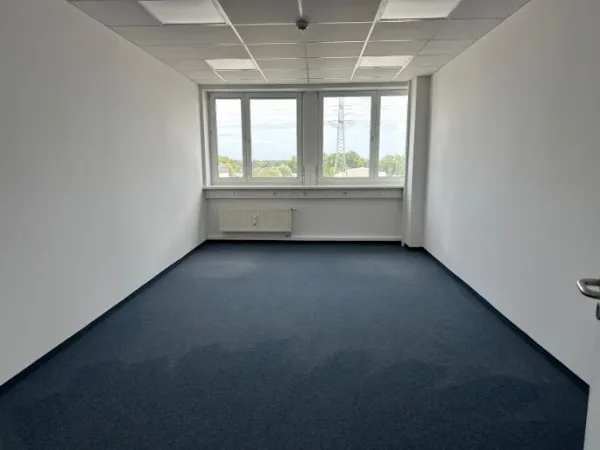 Abschließbares Büro in Berlin (Marzahn-Mitte) – Lichtdurchflutete Bürogemeinschaft in Berlin Marzahn-Mitte — Bild 1