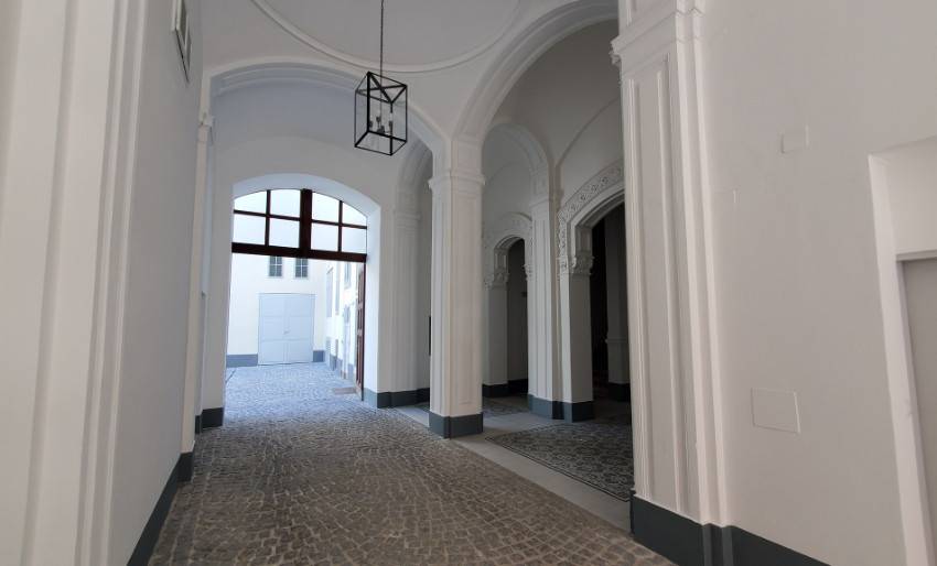 Einfahrt Palais Wasa