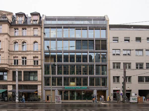 Lichtdurchflutete Büroflächen mit flexibler Gestaltung in Berlin-Mitte — Bild 1
