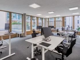Lichtdurchflutete Büroräume in Berlin-Mitte