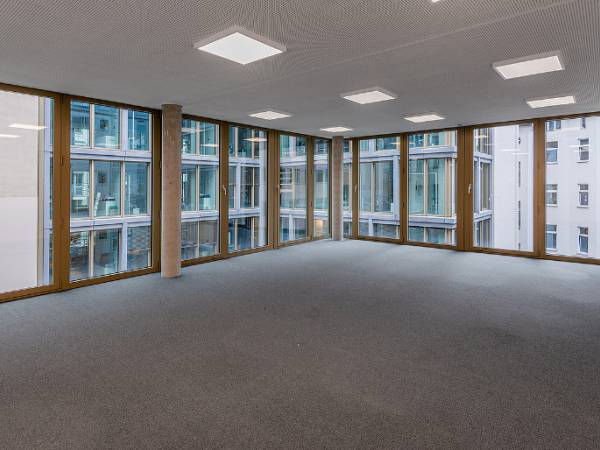 Lichtdurchflutete Büroflächen mit flexibler Gestaltung in Berlin-Mitte — Bild 2